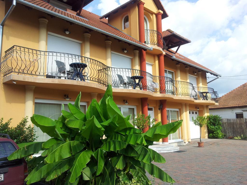 Mediterrán Panzió Bed and Breakfast Harkány Exterior foto