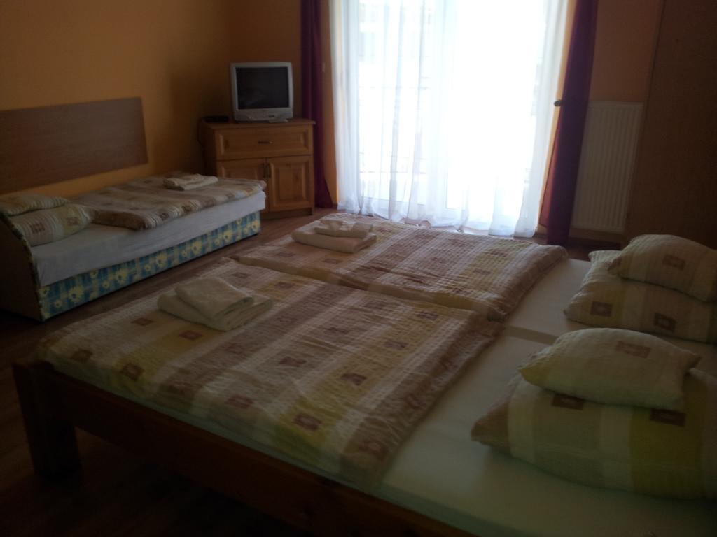Mediterrán Panzió Bed and Breakfast Harkány Habitación foto