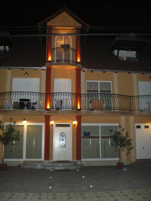 Mediterrán Panzió Bed and Breakfast Harkány Exterior foto