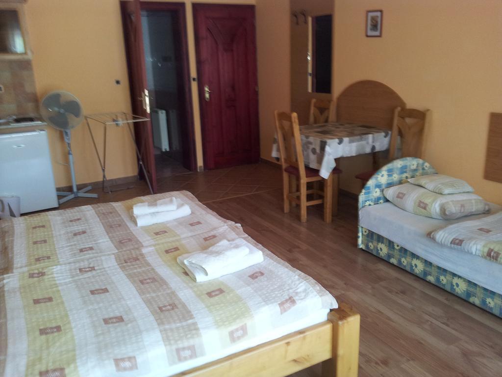 Mediterrán Panzió Bed and Breakfast Harkány Habitación foto