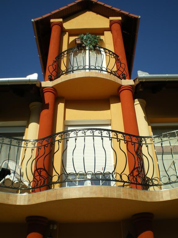Mediterrán Panzió Bed and Breakfast Harkány Exterior foto